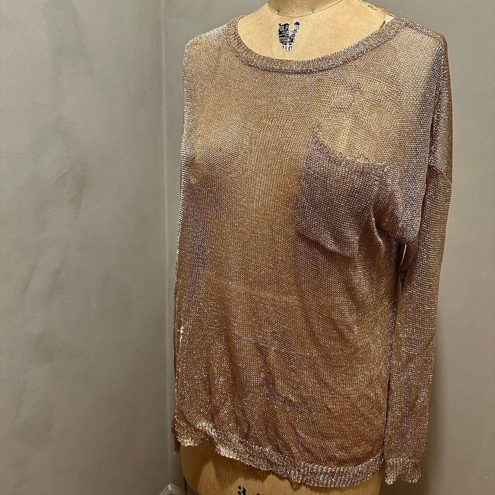 Metallic top 